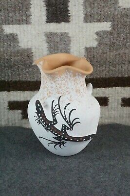 Zuni Pottery - Deldrick & Lorenda Cellicion
