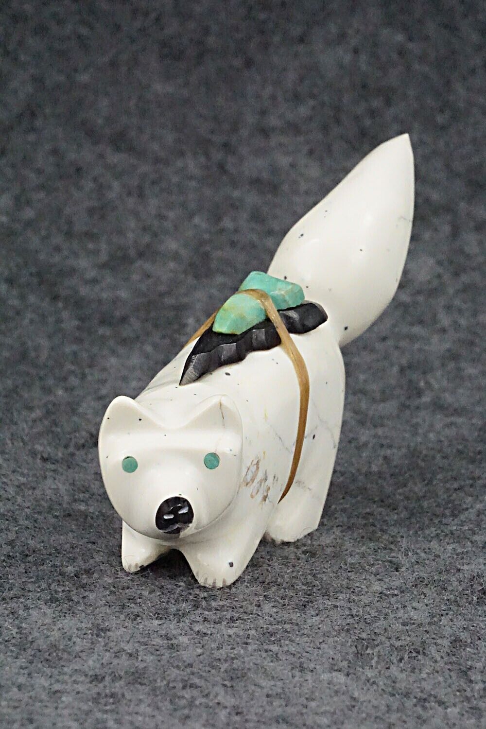 Wolf Zuni Fetish Carving - Enrike Leekya