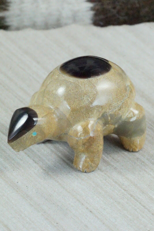 Turtle Zuni Fetish Carving - Enrike Leekya