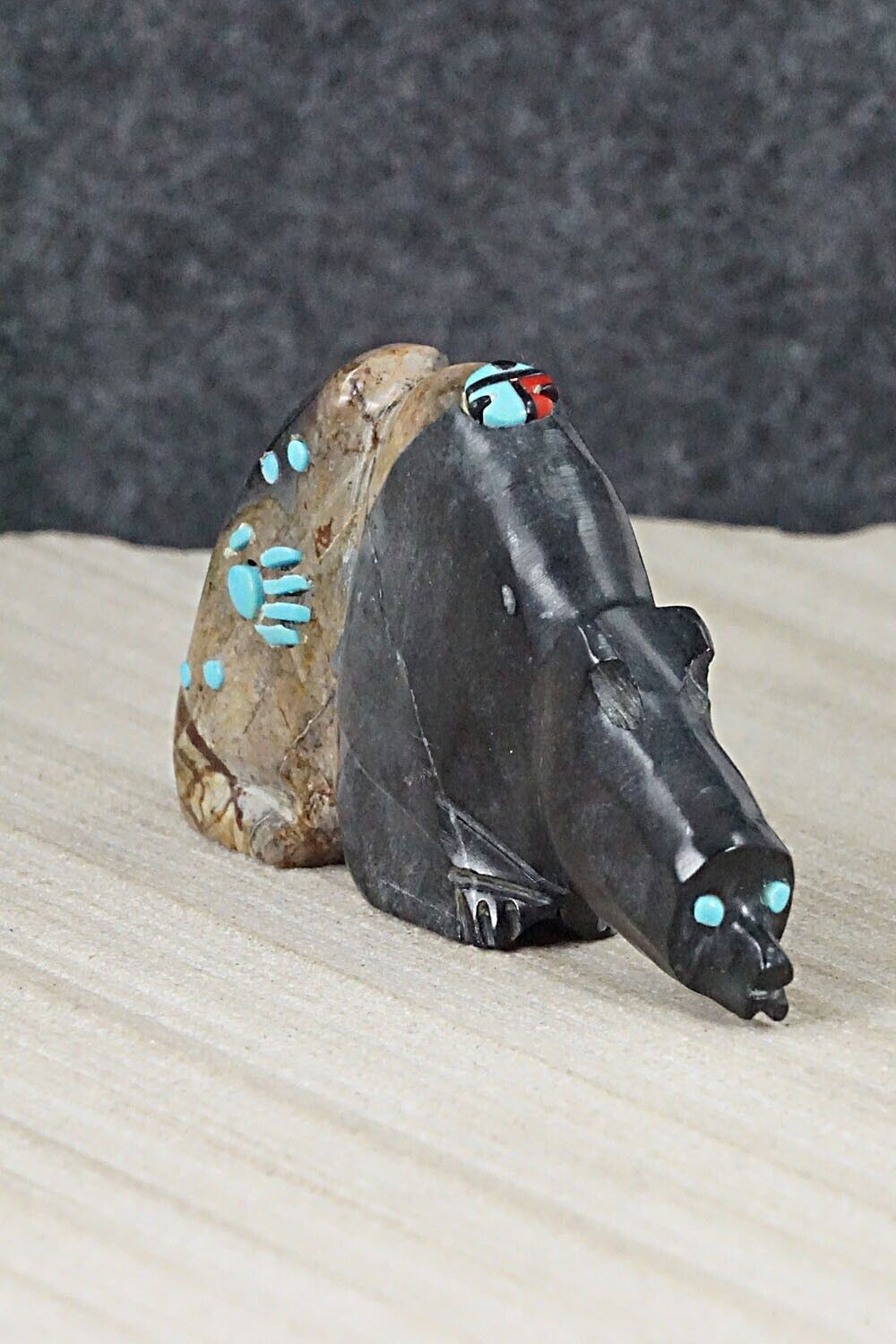 Bear Zuni Fetish Carving - Danette Laate