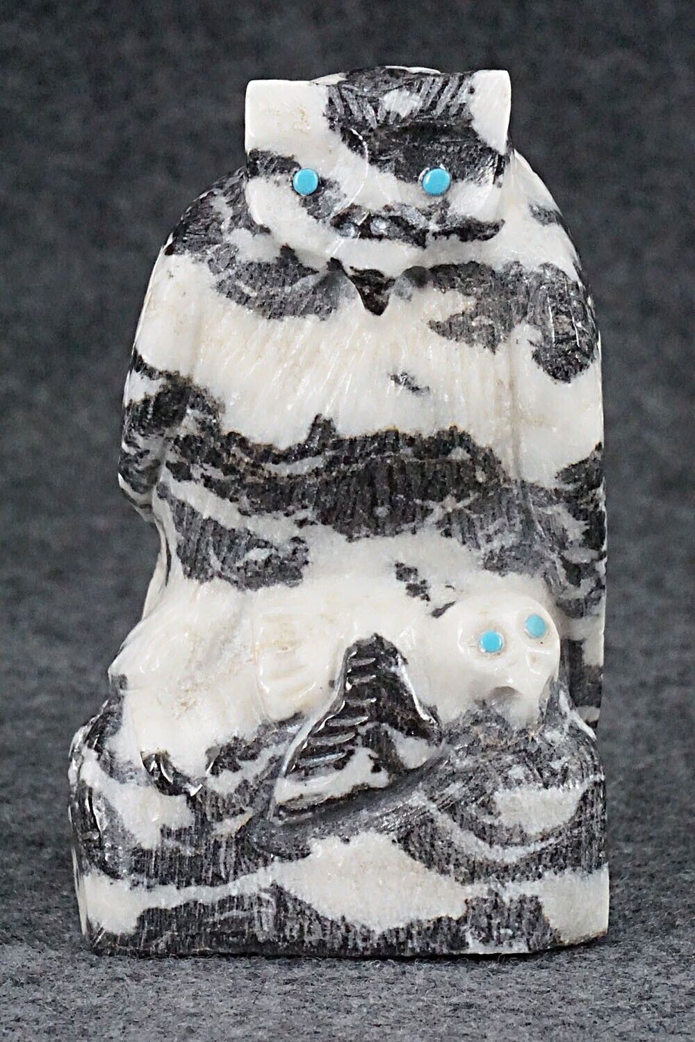 Owl Zuni Fetish Carving - Derrick Kaamasee