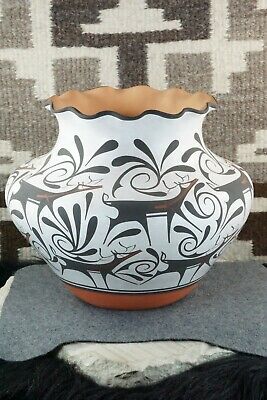 Zuni Pottery - Agnes Peynetsa