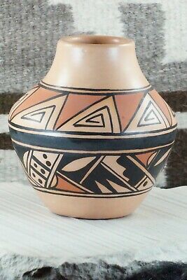 Hopi Pottery - A. Yesslith