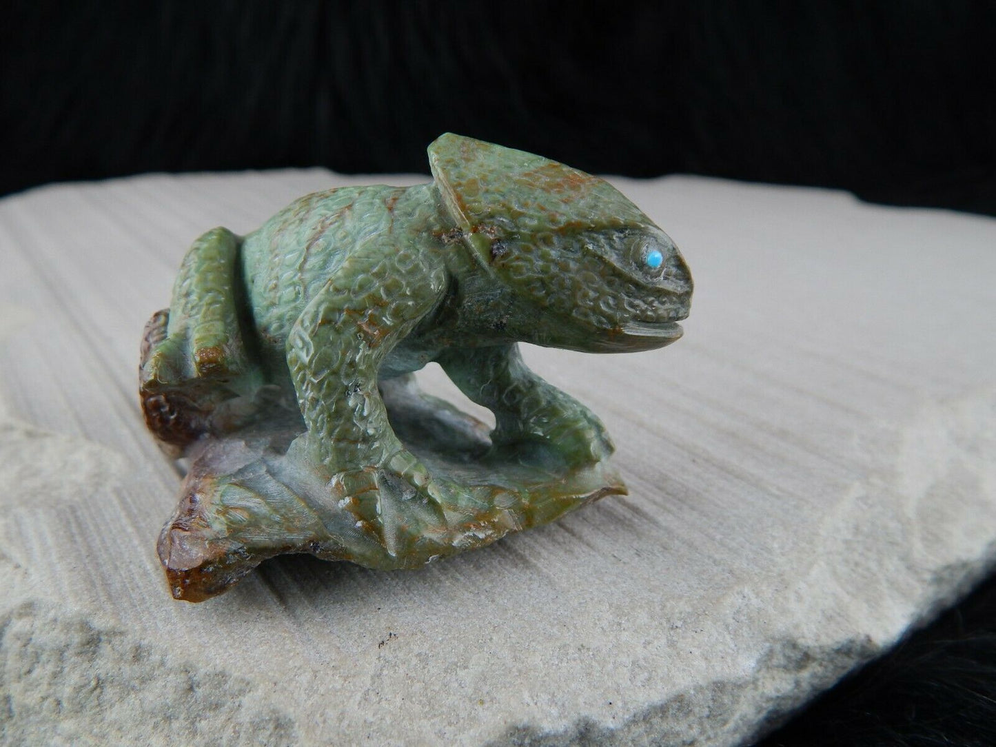 Chameleon Zuni Fetish Carving - Derrick Kaamasee - High Lonesome Trading