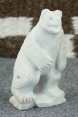 Bear Zuni Fetish Carving - Derrick Kaamasee