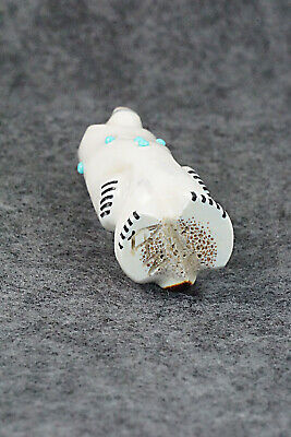 Bear Zuni Fetish Carving - Claudia Peina