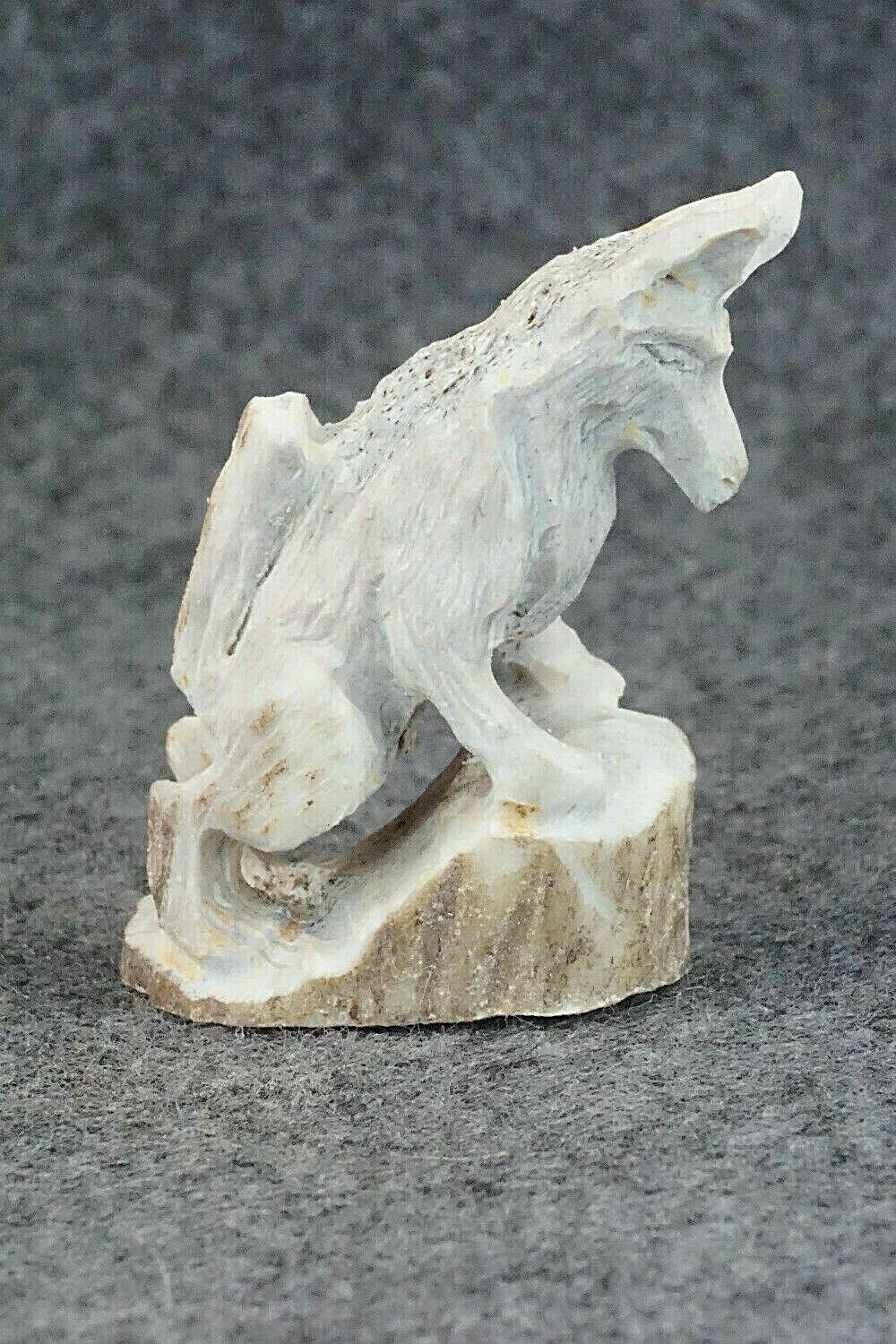 Wolf Zuni Fetish Carving - Lewis Malie Jr.