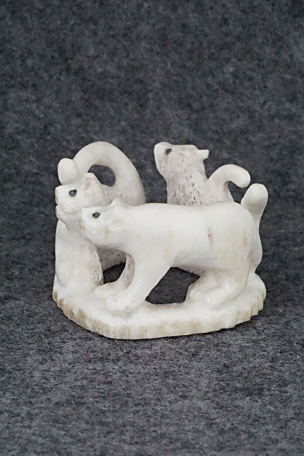 Mountain Lions Zuni Fetish Carving - Maxx Laate