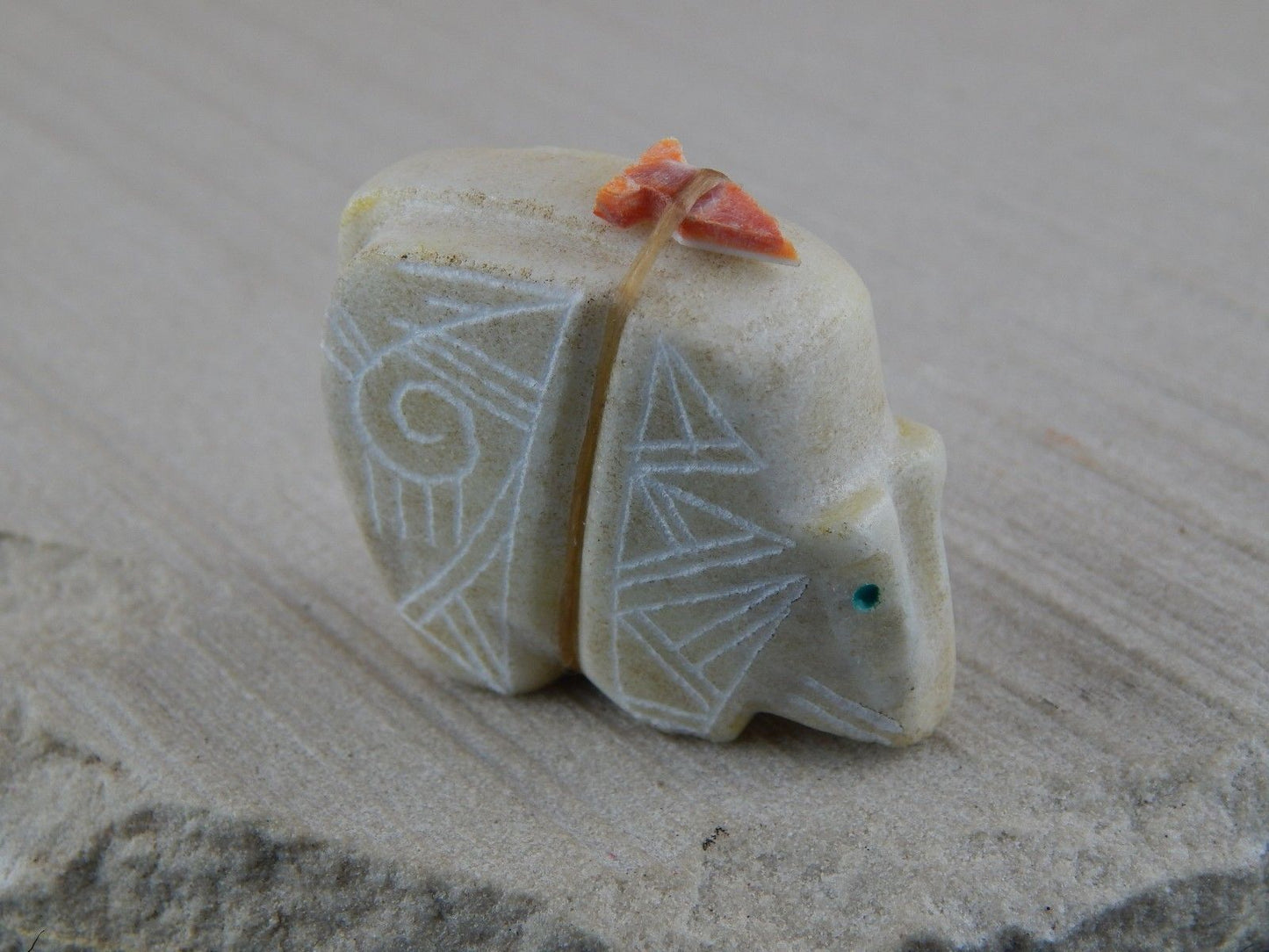 Bear Zuni Fetish Carving - Gabe Burns - High Lonesome Trading