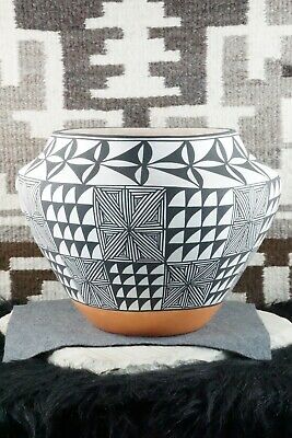 Acoma Pottery - Ophelia Leon