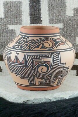 Zuni Pottery - Tonia Fontenelle
