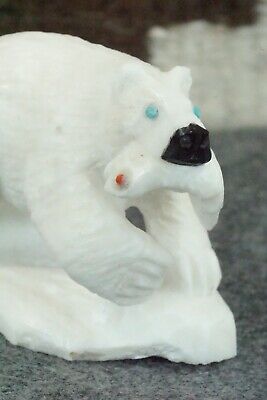 Bear Zuni Fetish Carving - Derrick Kaamasee