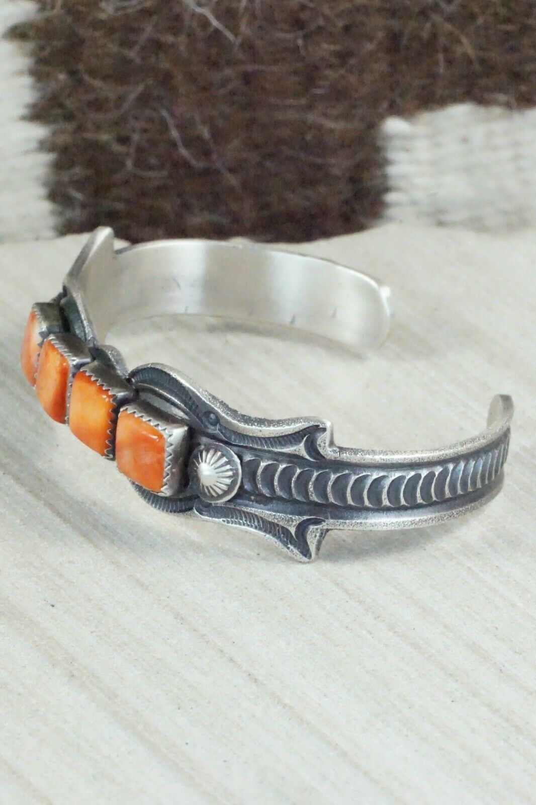 Spiny Oyster and Sterling Silver Bracelet - Eva & Linberg Billah