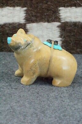 Bear Zuni Fetish Carving - Enrike Leekya