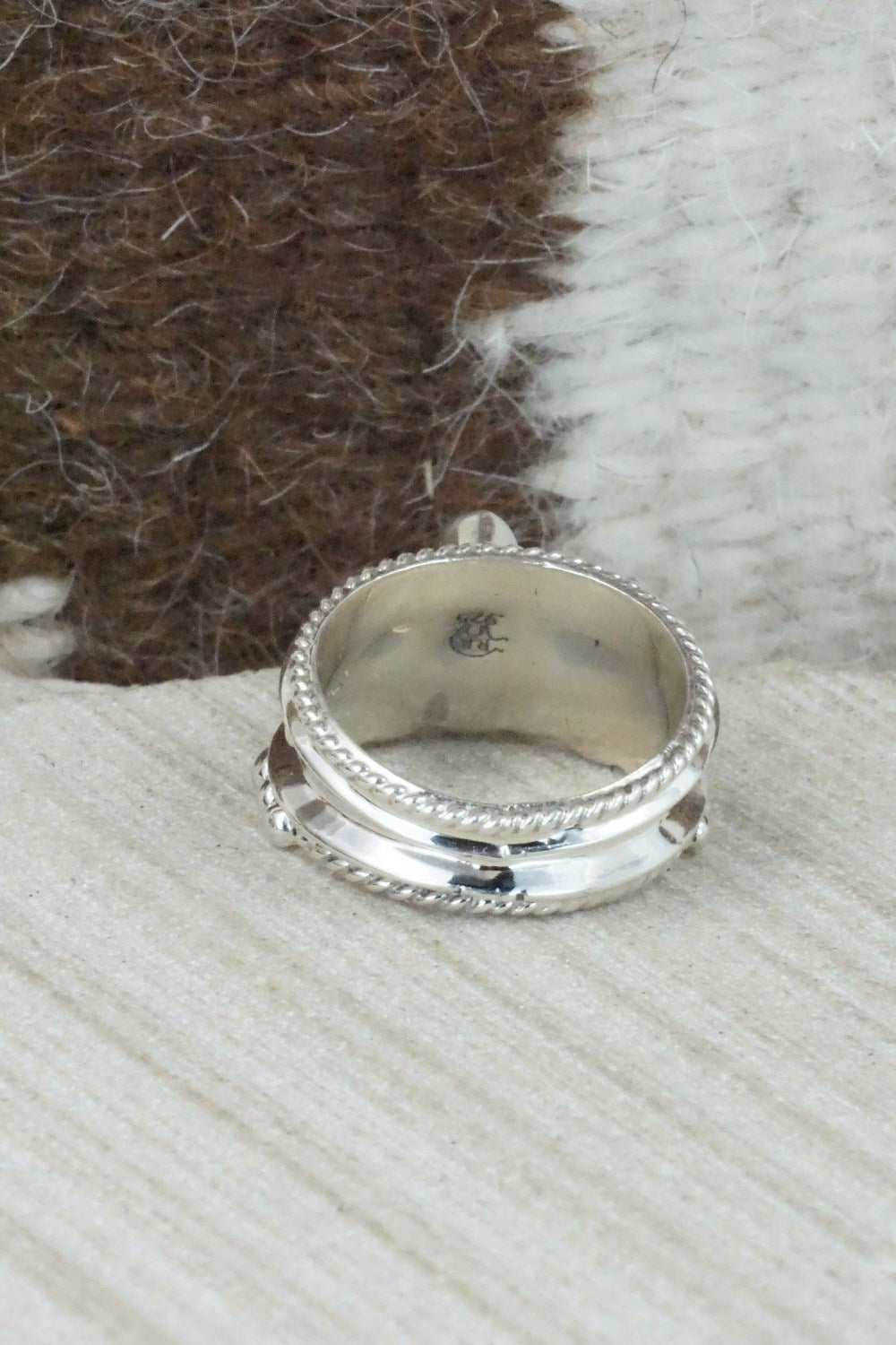 Turquoise & Sterling Silver Ring - Tom Lewis - Size 9
