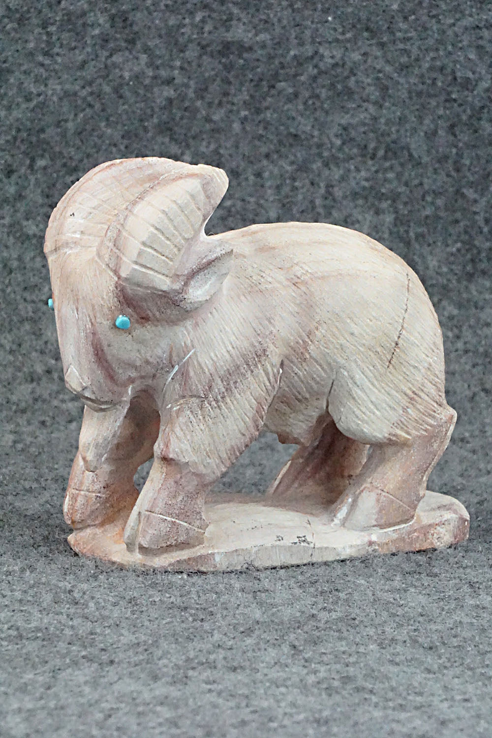 Mountain Goat Zuni Fetish - Derrick Kaamasee