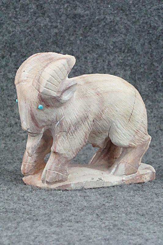 Mountain Goat Zuni Fetish - Derrick Kaamasee