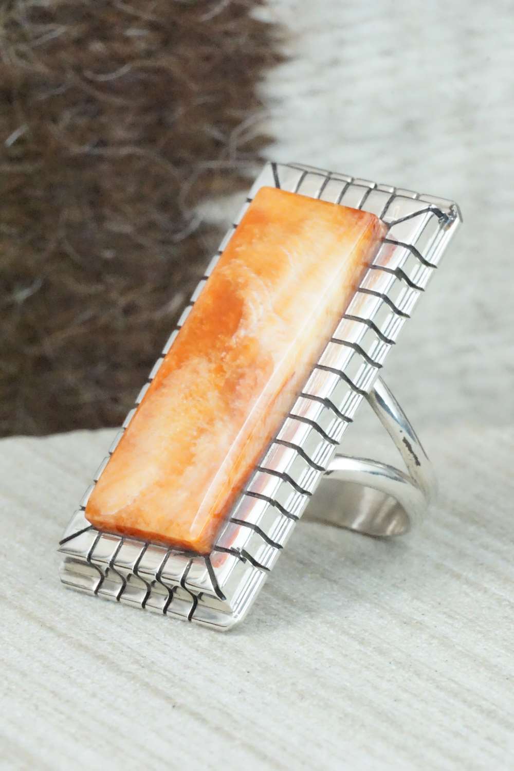 Spiny Oyster and Sterling Silver Ring - Ray Jack - Size 6.75