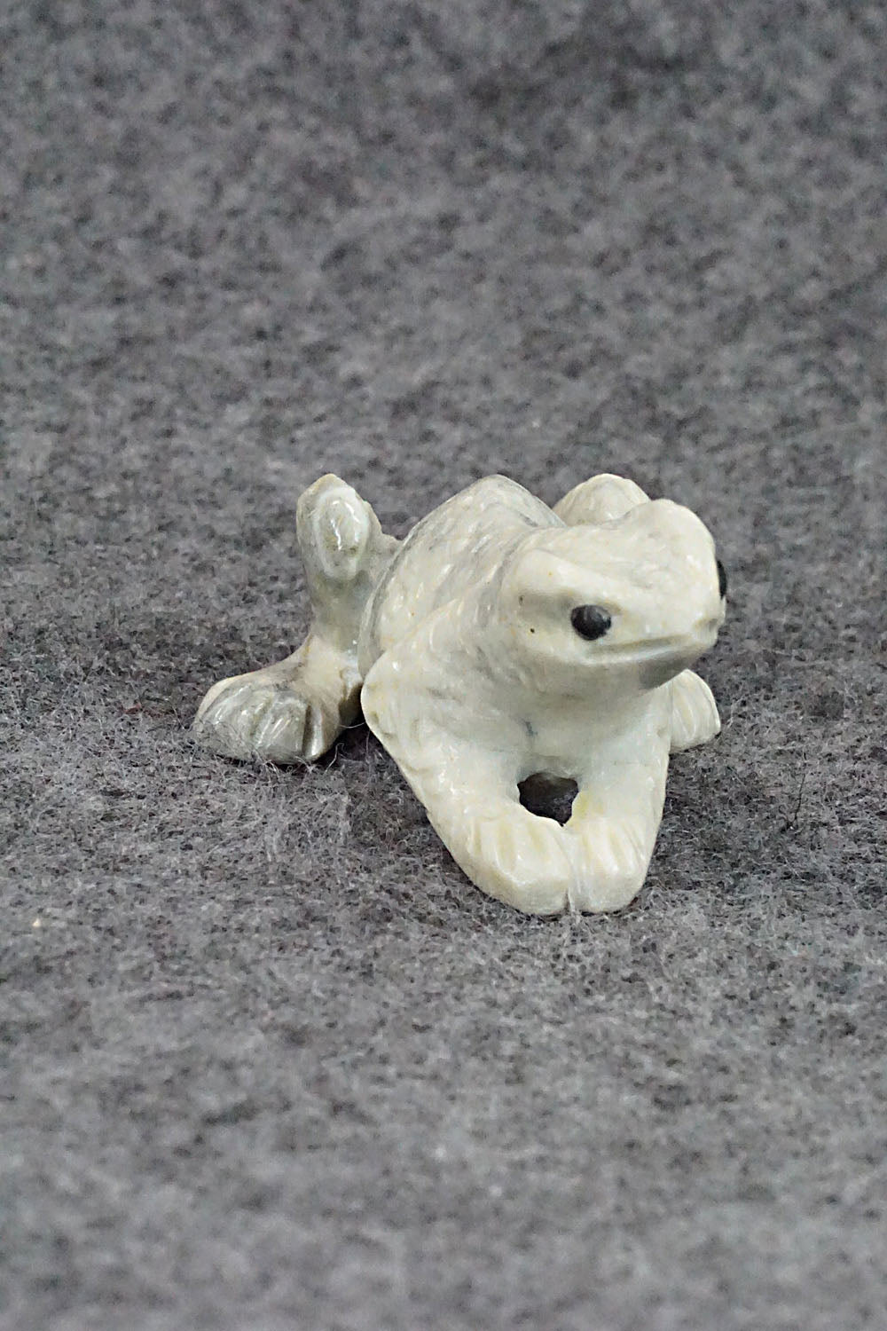 Frog Zuni Fetish Carving - Wilfred Cheama