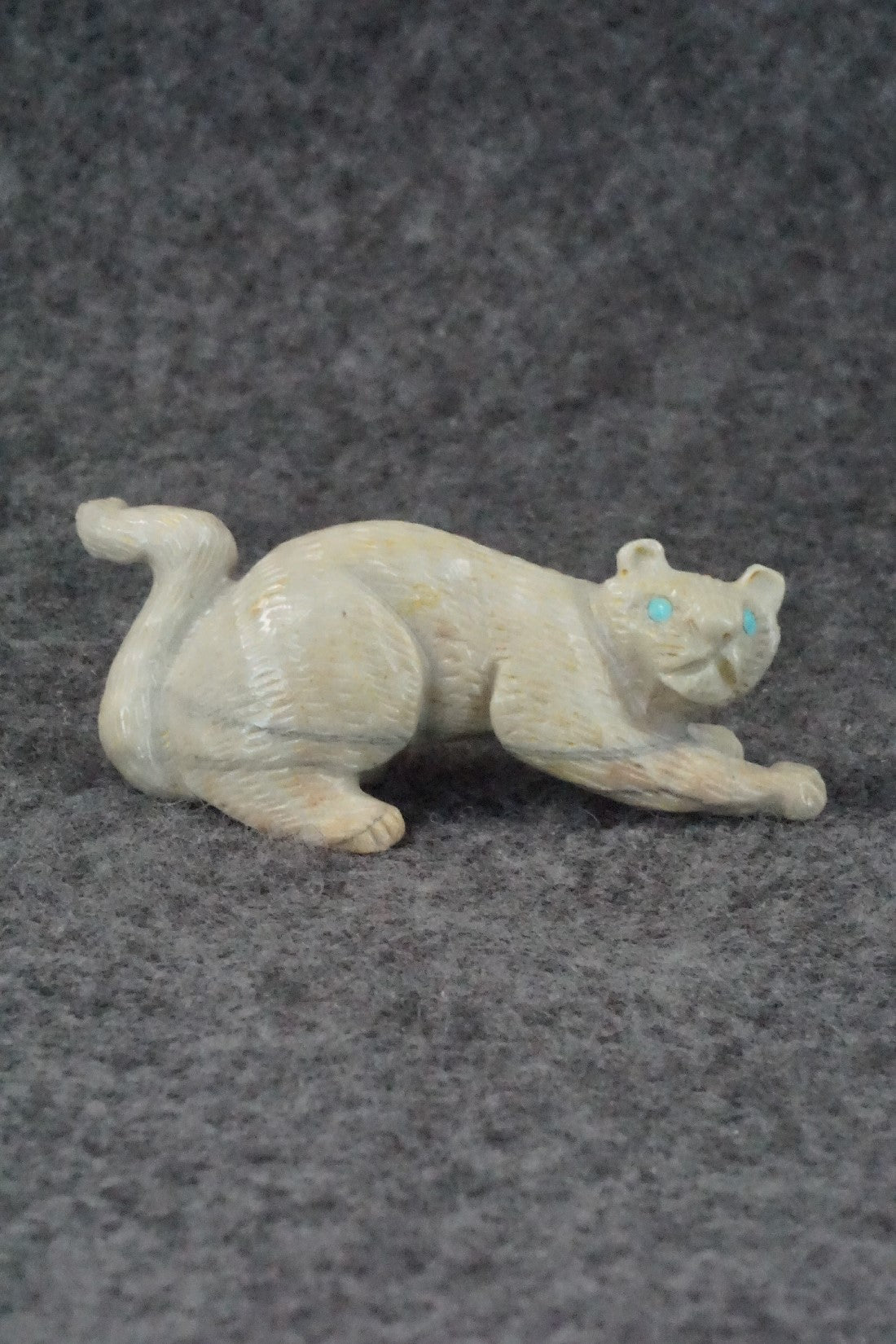 Mountain Lion Zuni Fetish Carving - Lance Cheama