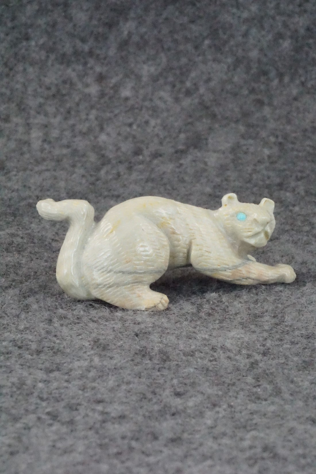 Mountain Lion Zuni Fetish Carving - Lance Cheama