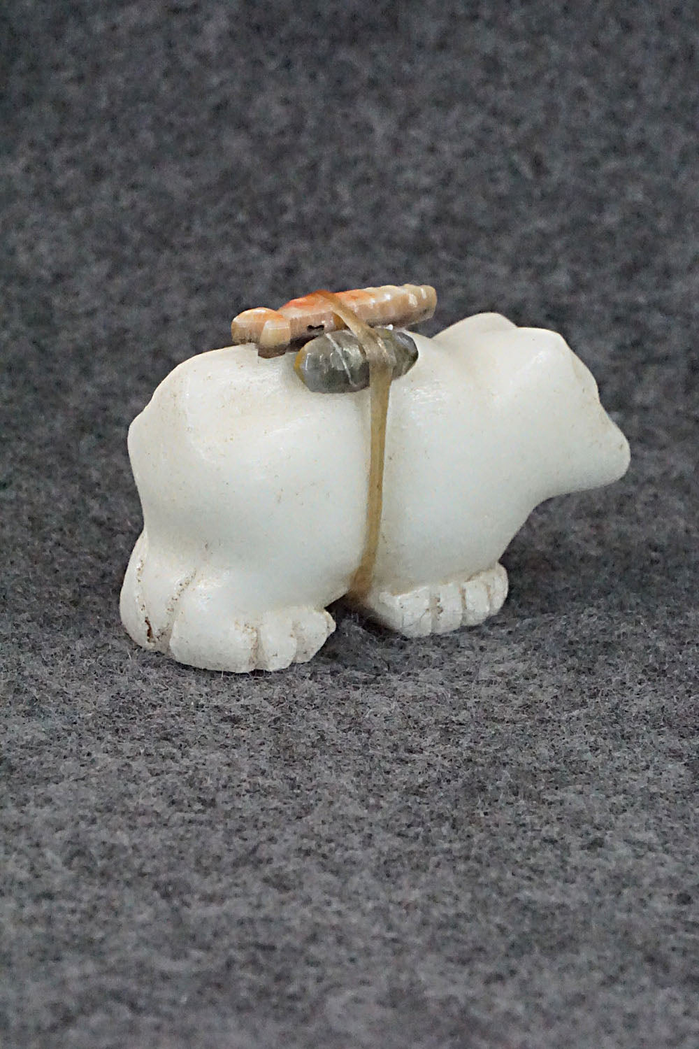 Bear Zuni Fetish Carving - Jeff Yunie