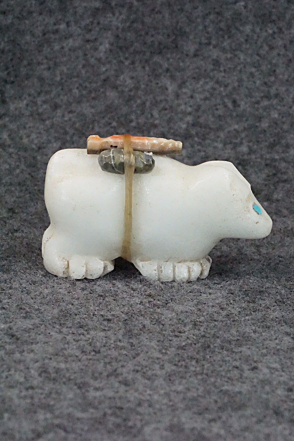 Bear Zuni Fetish Carving - Jeff Yunie