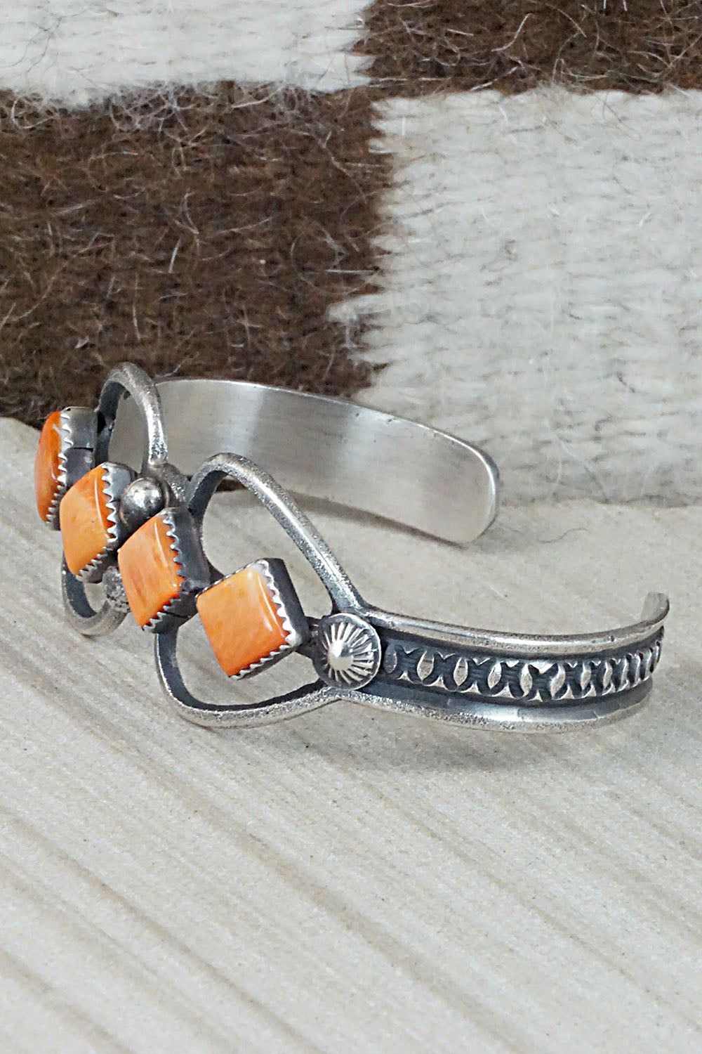 Spiny Oyster & Sterling Silver Bracelet - Eva & Linberg Billah