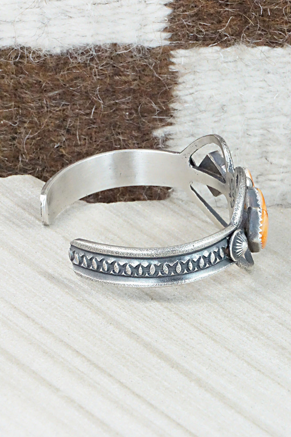Spiny Oyster & Sterling Silver Bracelet - Eva & Linberg Billah