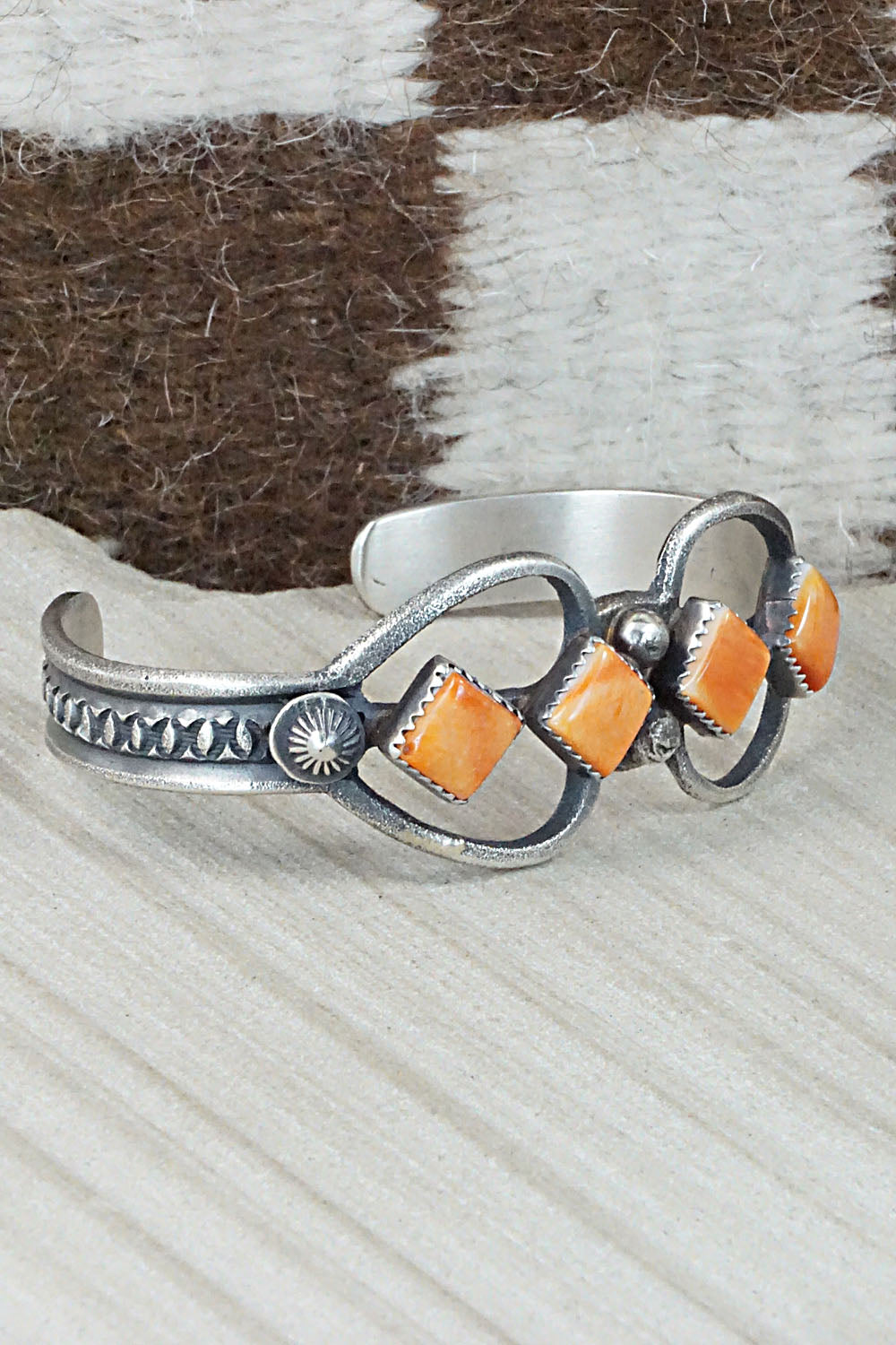 Spiny Oyster & Sterling Silver Bracelet - Eva & Linberg Billah
