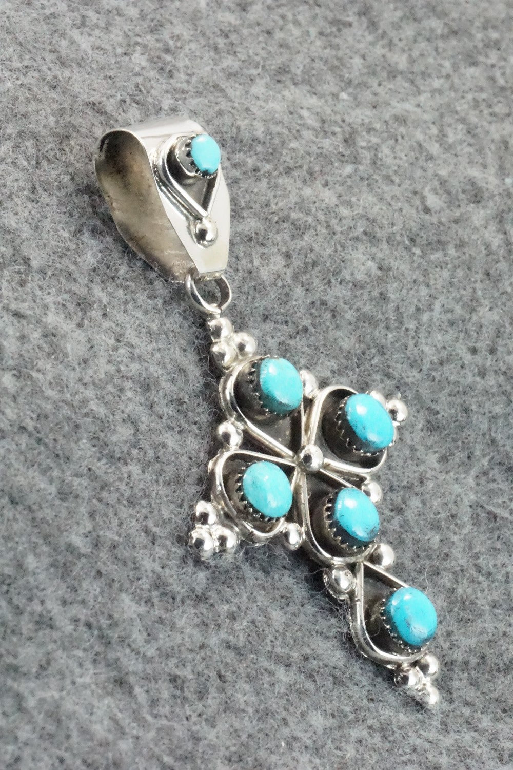 Turquoise & Sterling Silver Pendant - Verdi Booqua