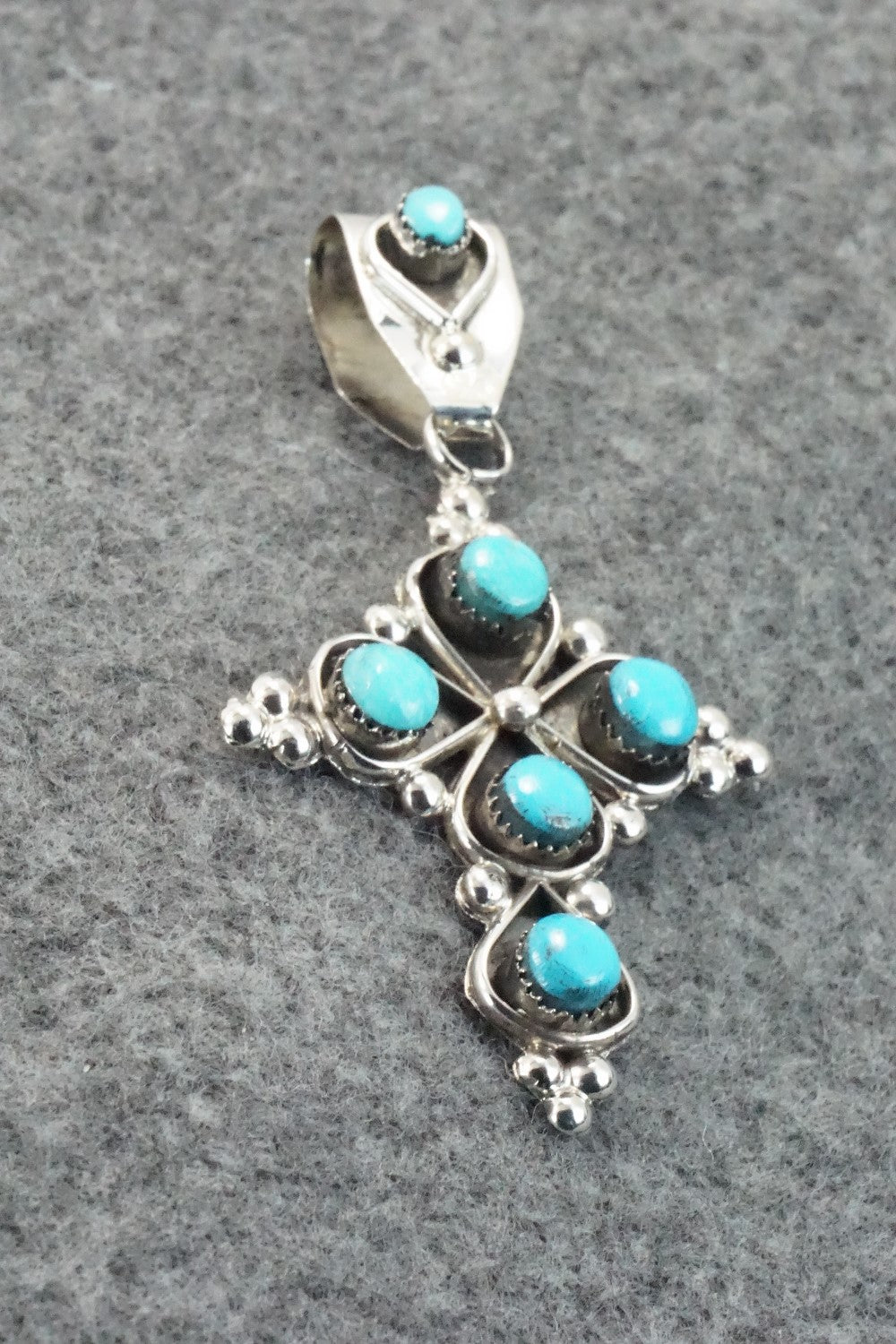 Turquoise & Sterling Silver Pendant - Verdi Booqua