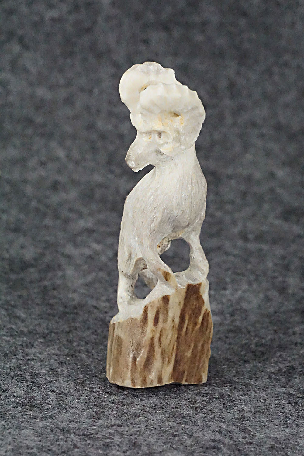 Ram Zuni Fetish Carving - Lewis Malie Jr.
