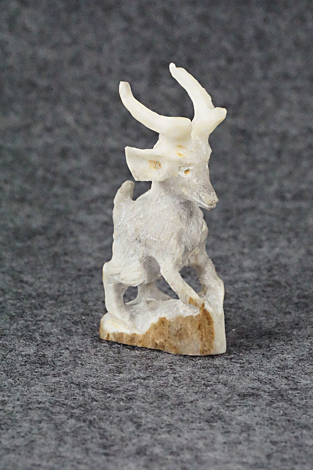 Pronghorn Zuni Fetish Carving - Lewis Malie Jr.