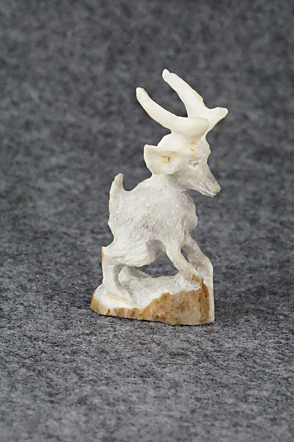 Pronghorn Zuni Fetish Carving - Lewis Malie Jr.