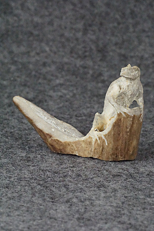 Lizard Zuni Fetish Carving - Lewis Malie Jr.