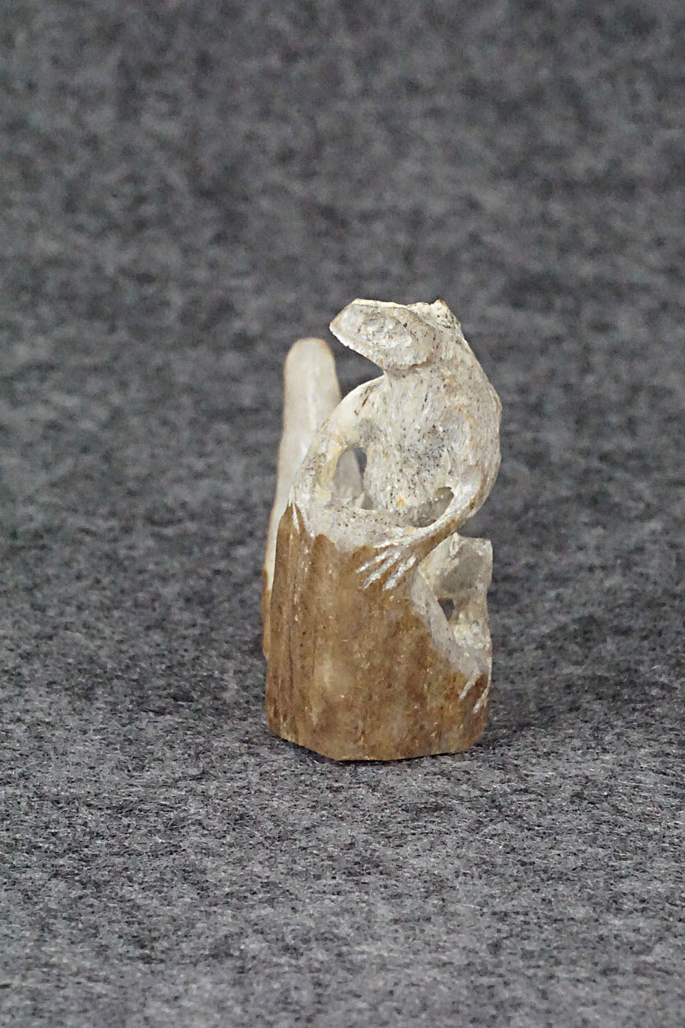 Lizard Zuni Fetish Carving - Lewis Malie Jr.