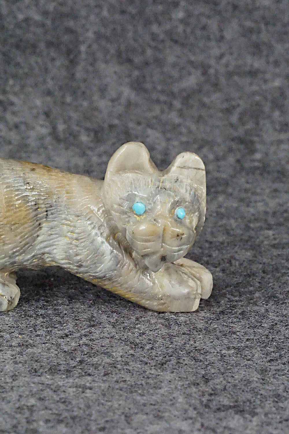 Mountain Lion Zuni Fetish Carving - Wilfred Cheama