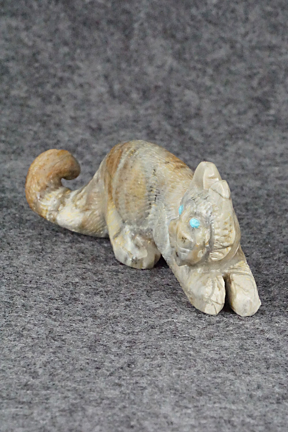 Mountain Lion Zuni Fetish Carving - Wilfred Cheama