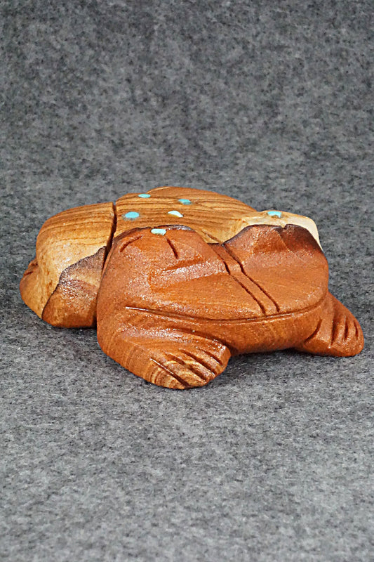 Frog Zuni Fetish Carving - Louise Ponchuella