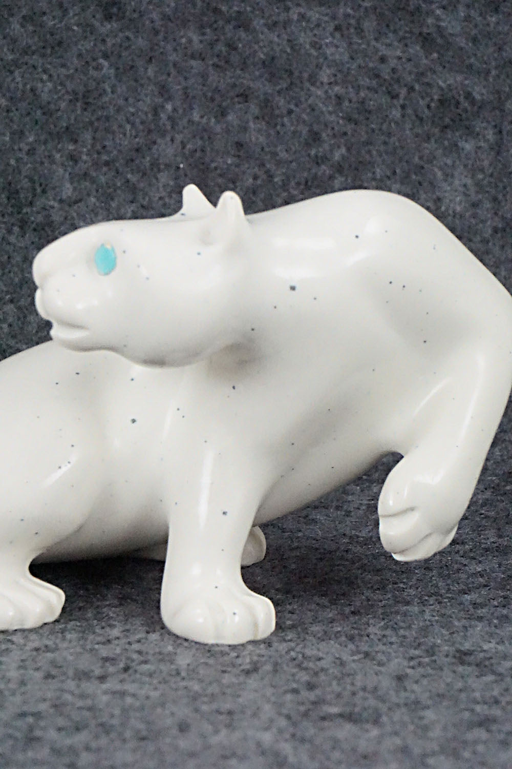 Mountain Lion Zuni Fetish Carving - Albert Eustace