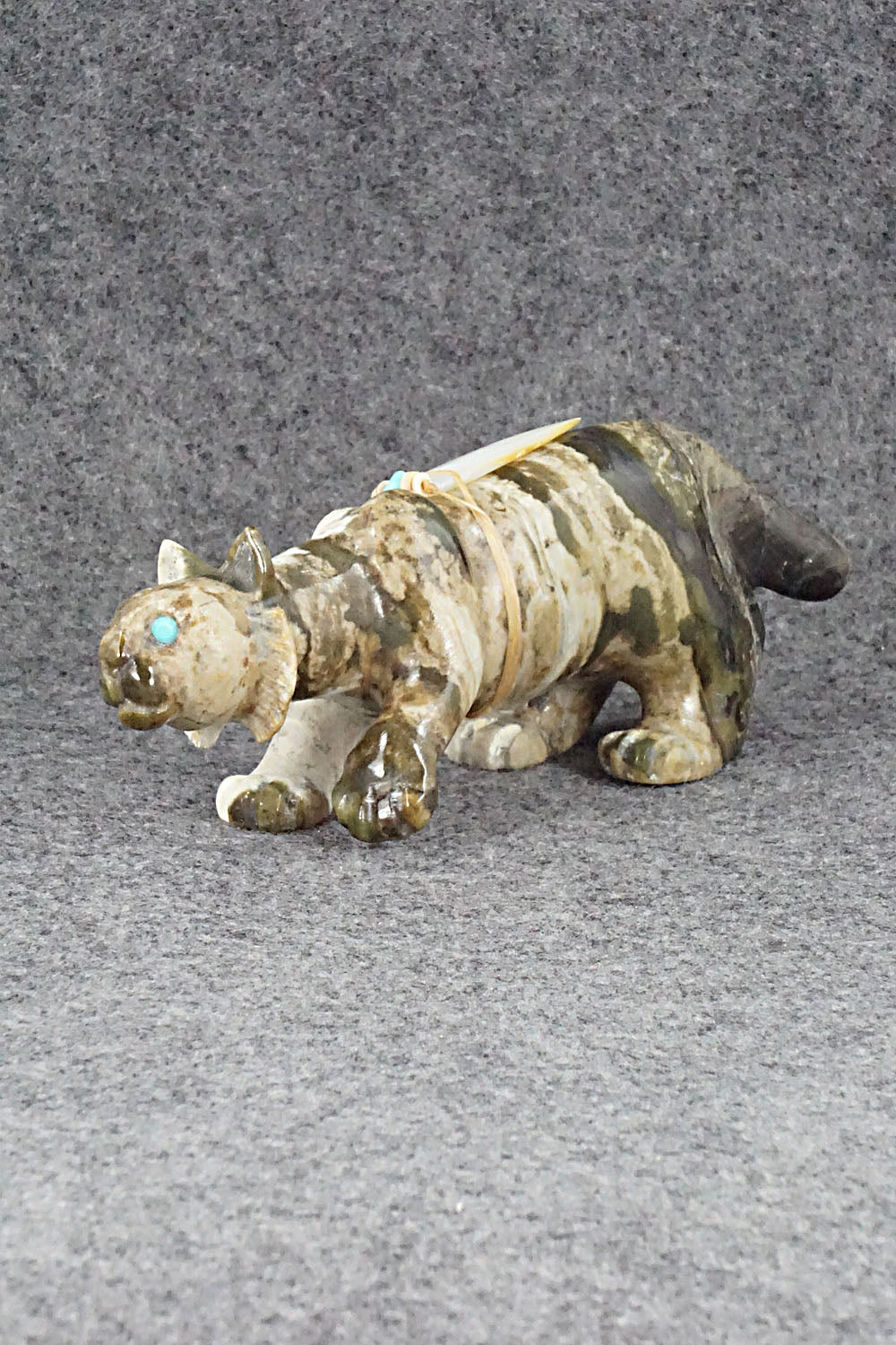 Bobcat Zuni Fetish Carving - Albert Eustace