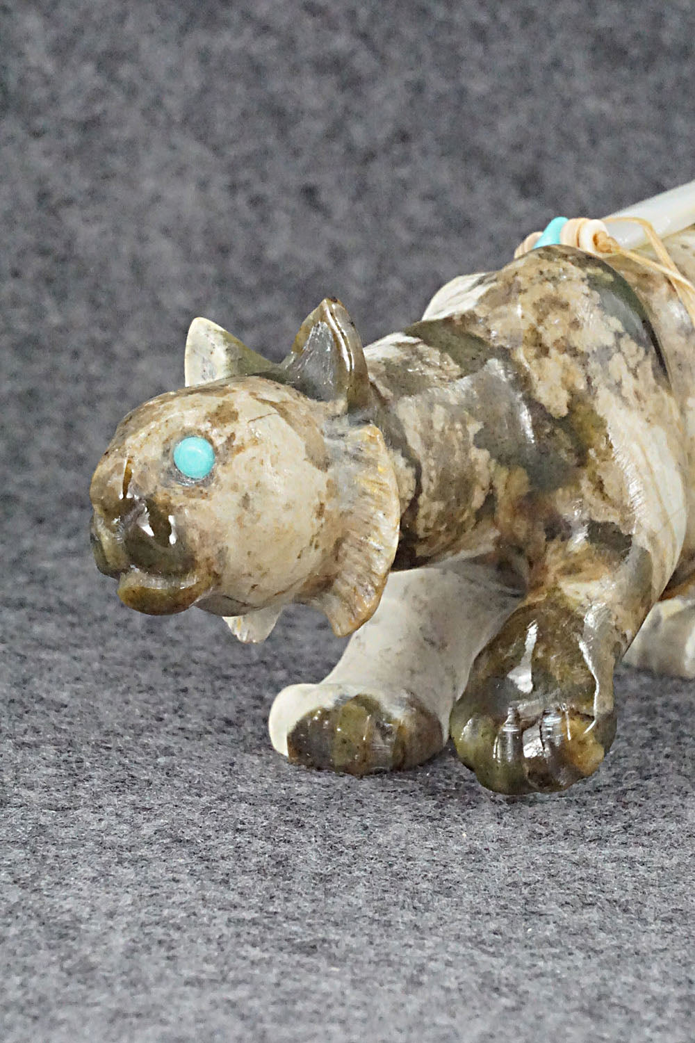 Bobcat Zuni Fetish Carving - Albert Eustace