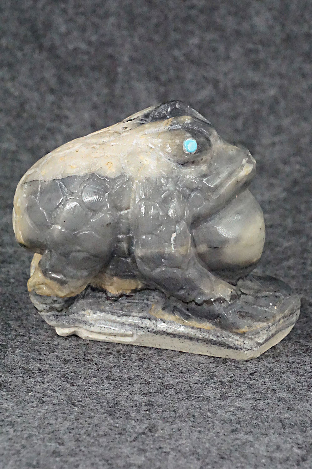 Frog Zuni Fetish Carving - Carlton Kaamasee