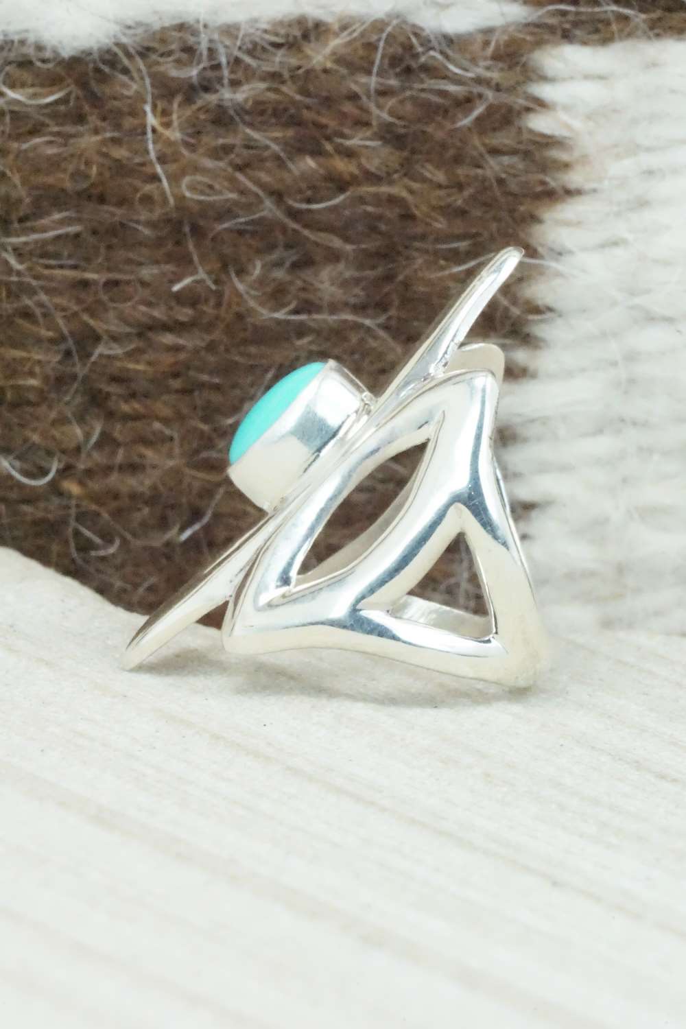 Turquoise & Sterling Silver Ring - Victor Pena - Size 4.5