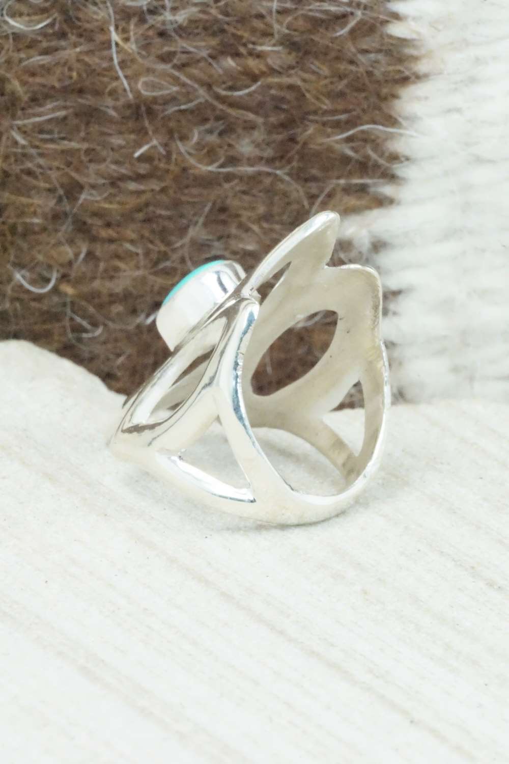 Turquoise & Sterling Silver Ring - Victor Pena - Size 4.5