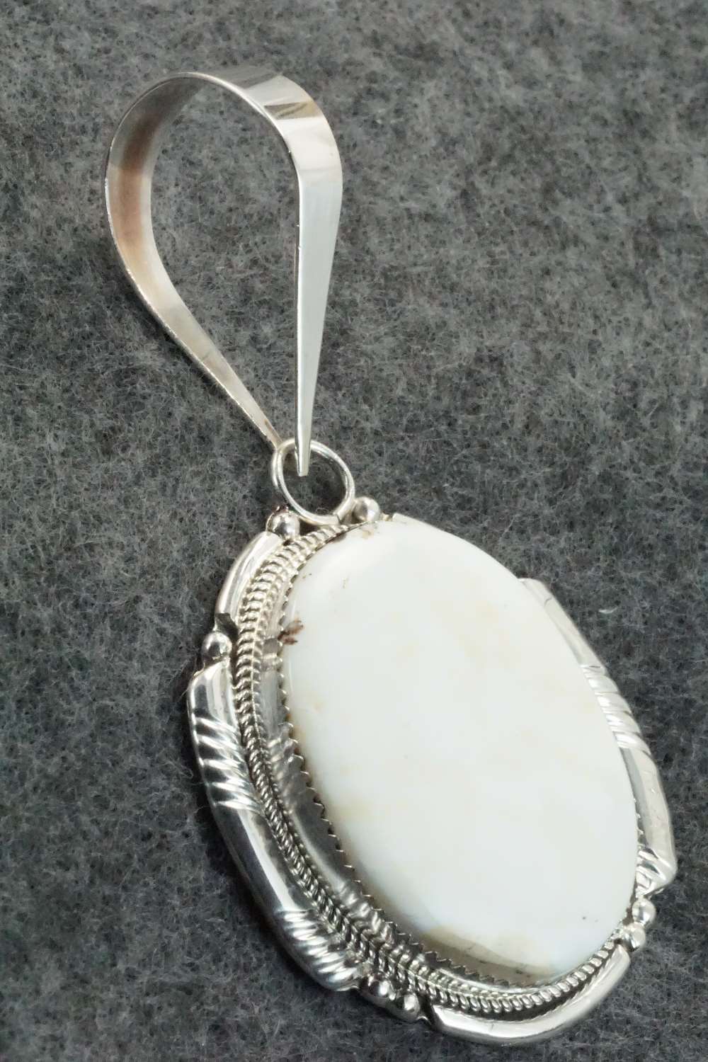White Buffalo & Sterling Silver Pendant - Kenny Calavaza