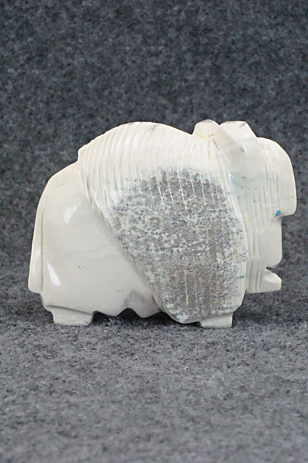 Buffalo Zuni Fetish Carving - Gilbert Lonjose