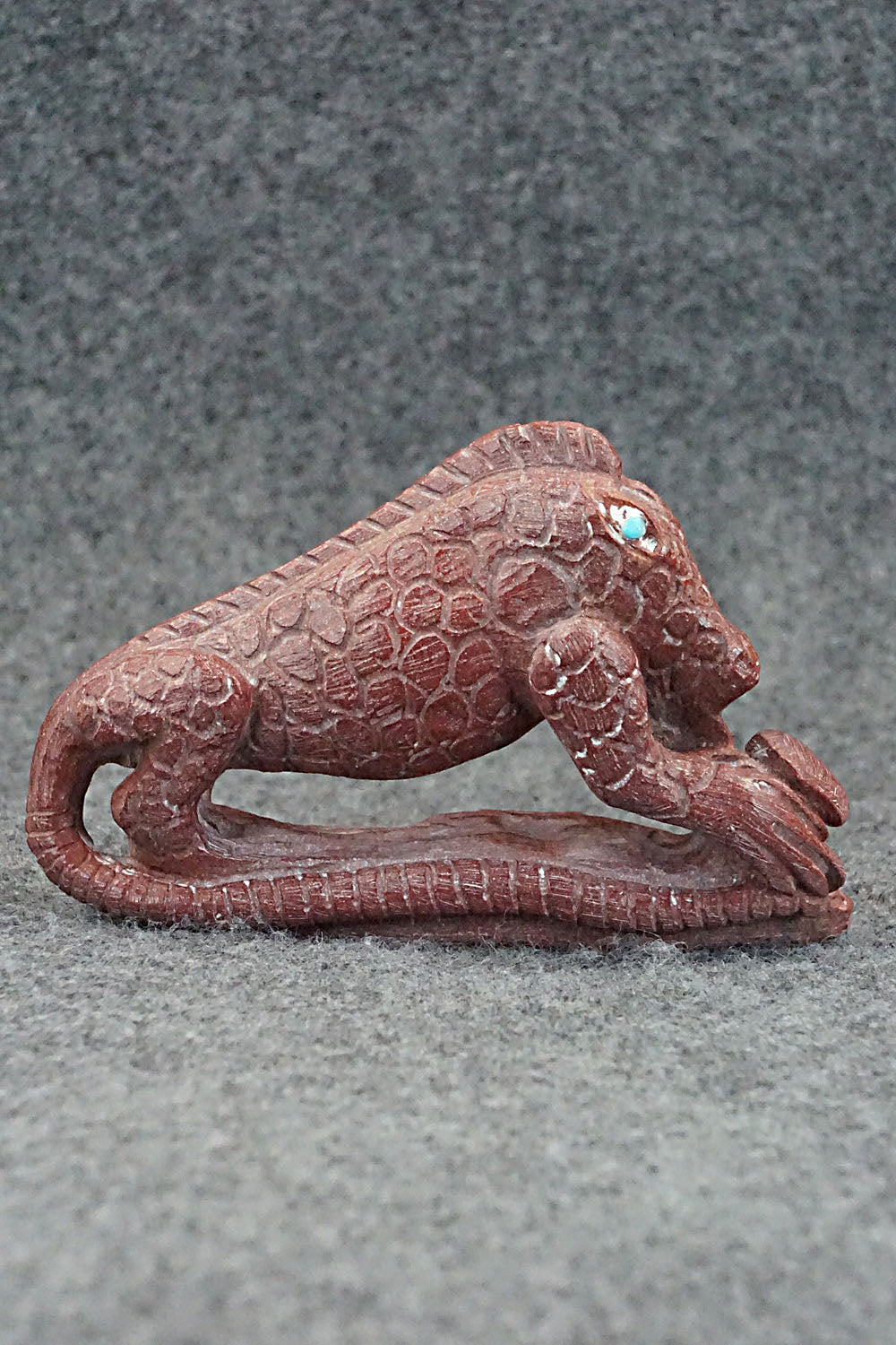Chameleon Zuni Fetish Carving - Carlton Kaamasee