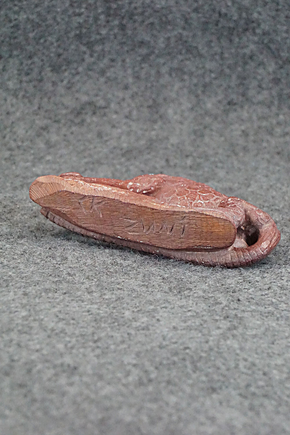 Chameleon Zuni Fetish Carving - Carlton Kaamasee